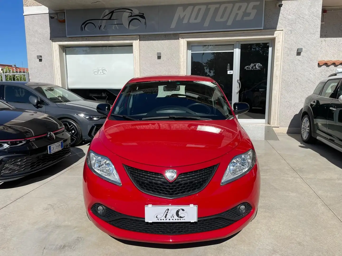 Lancia Ypsilon 1.0 FireFly 5 porte S&S Hybrid Ecochic Silver Rosso - 2