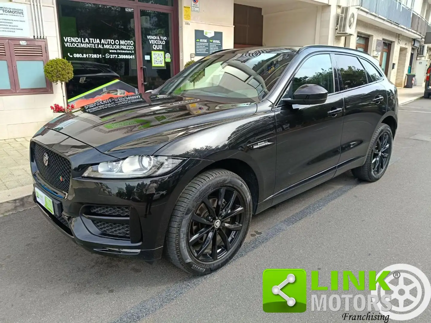 Jaguar F-Pace 2.0 D 180 CV AWD aut. R-Sport Nero - 1