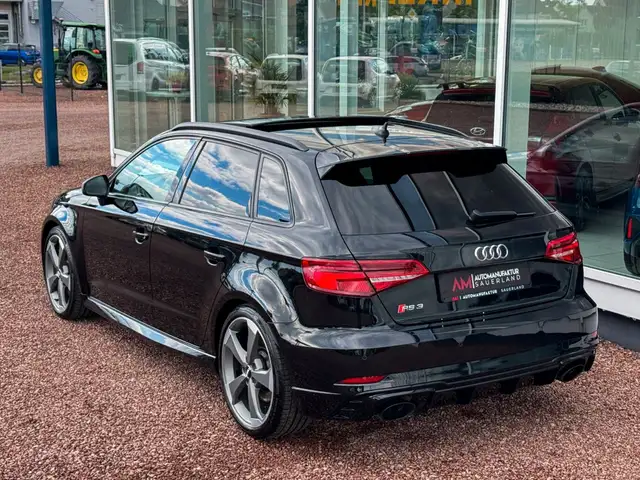 Audi RS3 view 10