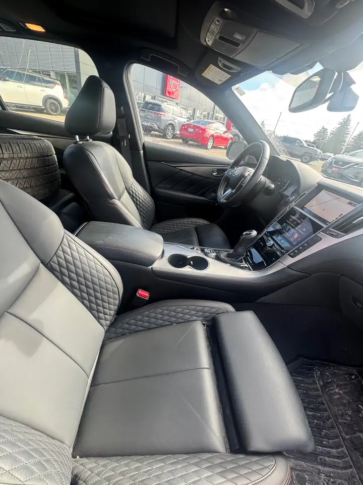 Infiniti Q50 снимка Infiniti Q50