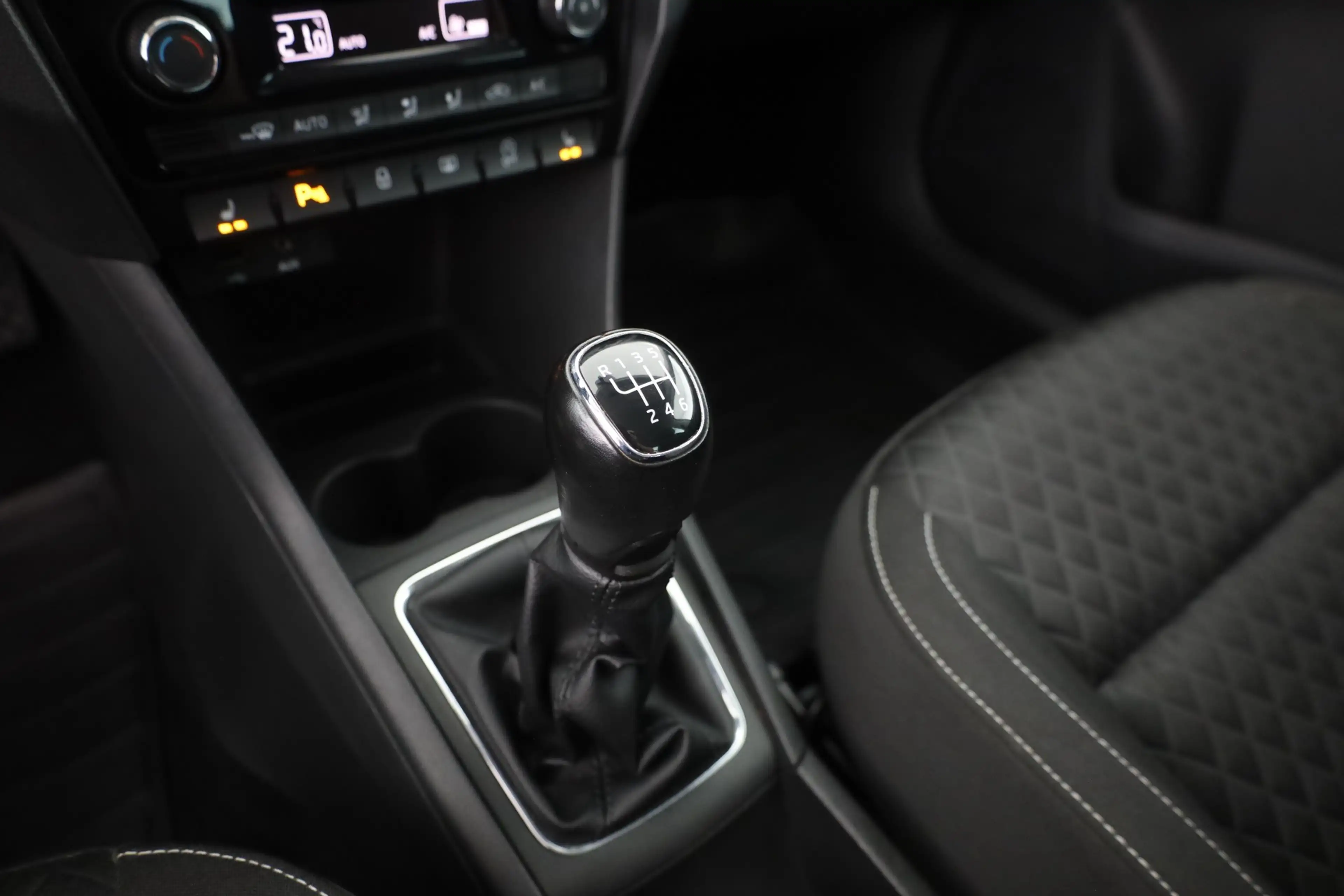 Skoda Rapid/Spaceback Rapid Spaceback 1.0 TSI Bi-Xenon Navi DAB PDC — photo 13