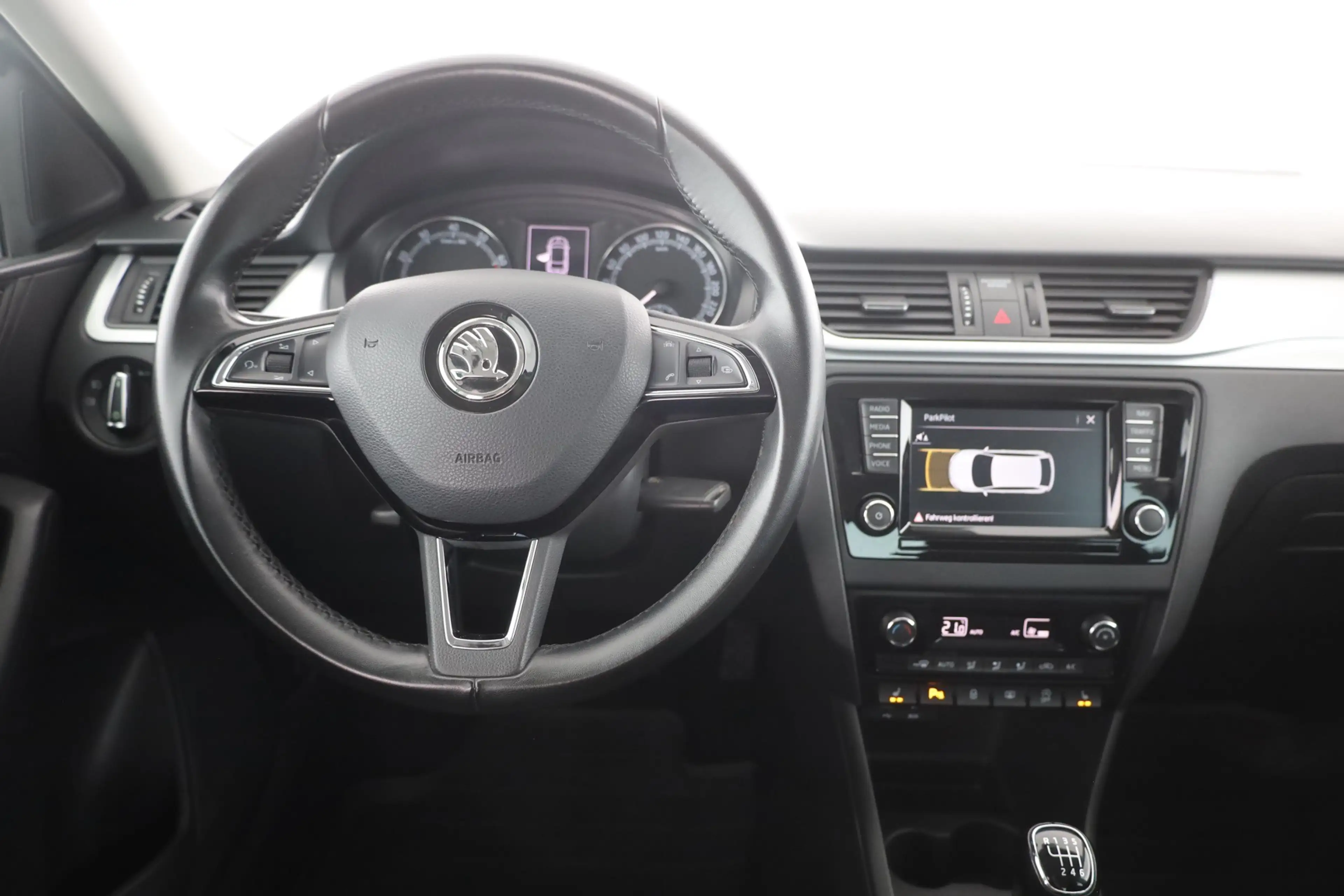 Skoda Rapid/Spaceback Rapid Spaceback 1.0 TSI Bi-Xenon Navi DAB PDC — photo 10