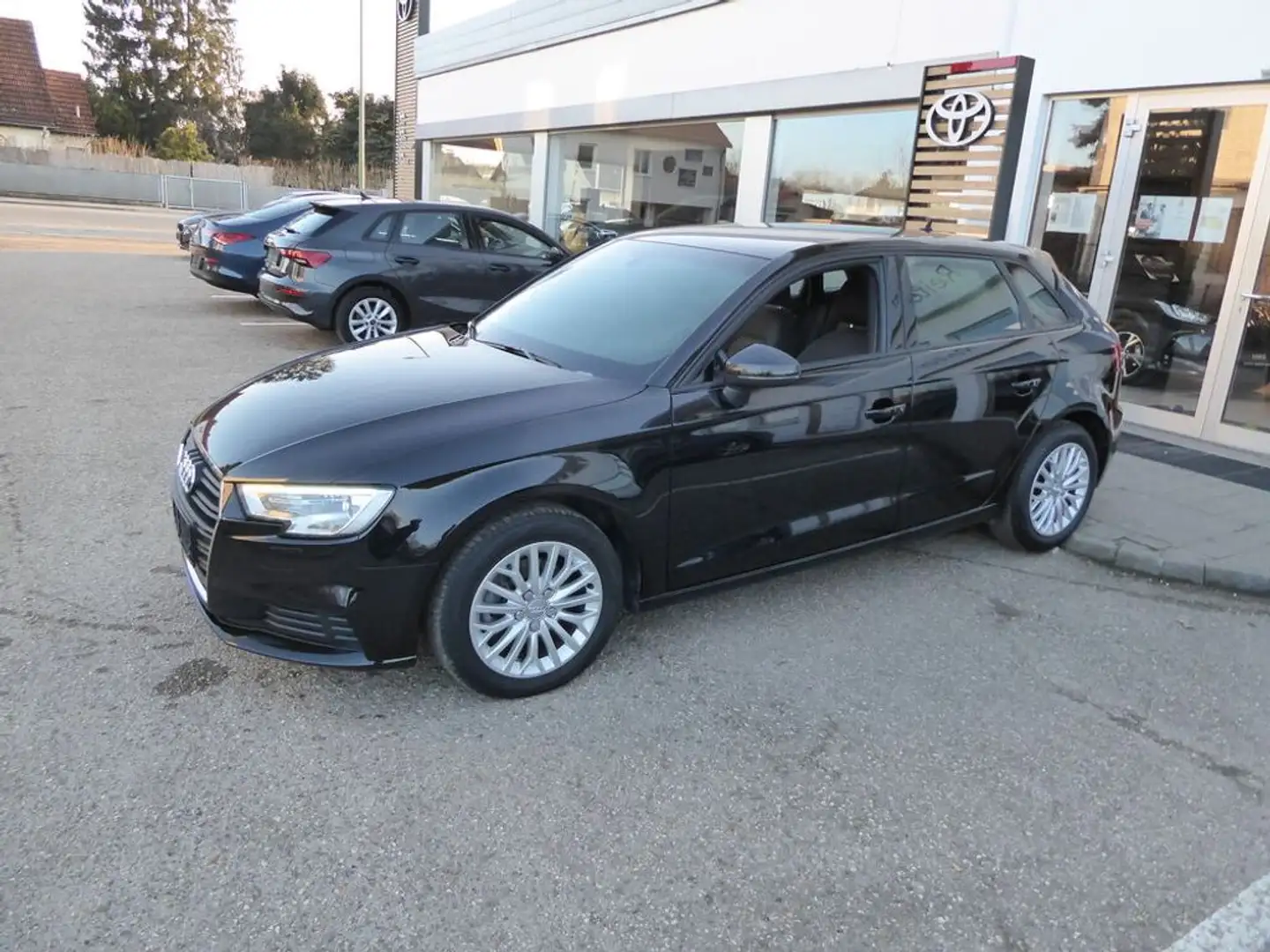 Audi A3 SB 1,6 TDI S-tronic *XENON*NAVI* Schwarz - 2