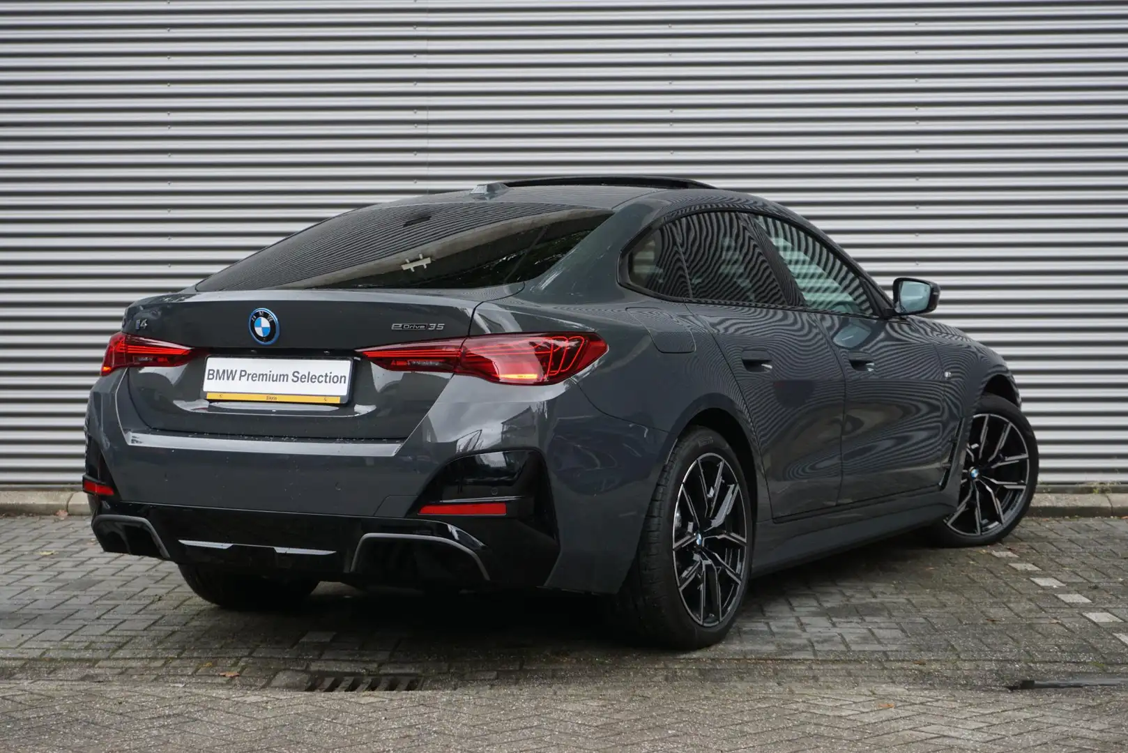 BMW i4 eDrive35 | M Sportpakket | Panorama Dak | Driving Gris - 2