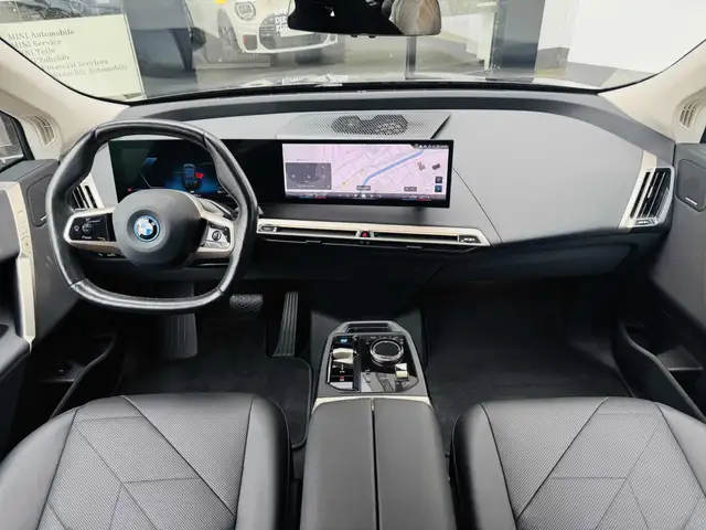 BMW Ix view 3