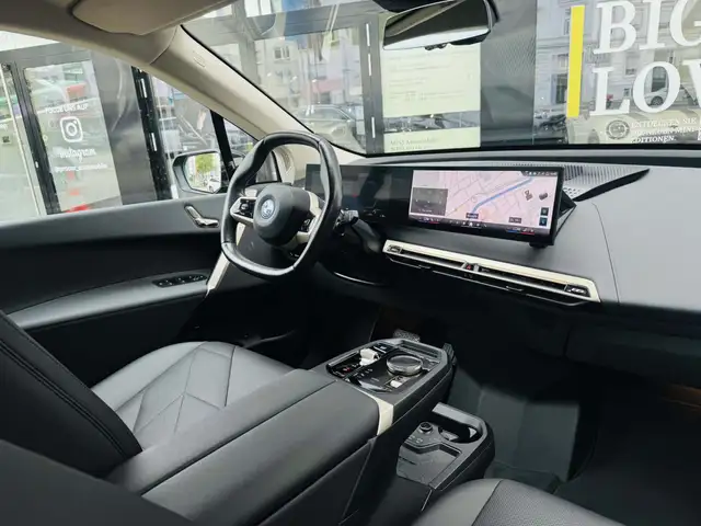 BMW Ix view 6