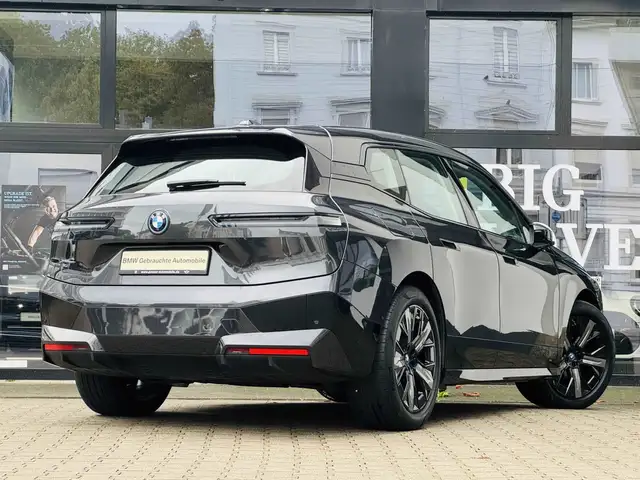 BMW Ix view 2
