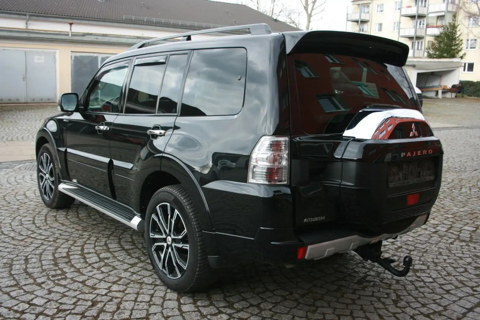 Mitsubishi Pajero 3,2 DID 4WD Final Edition Automatik NR.67 Černá - 2