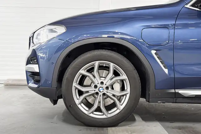 BMW X3 view 4