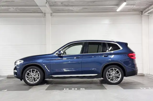 BMW X3 view 2
