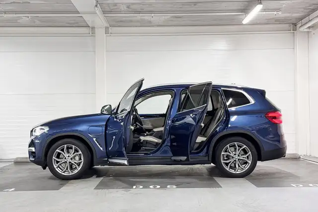 BMW X3 view 3