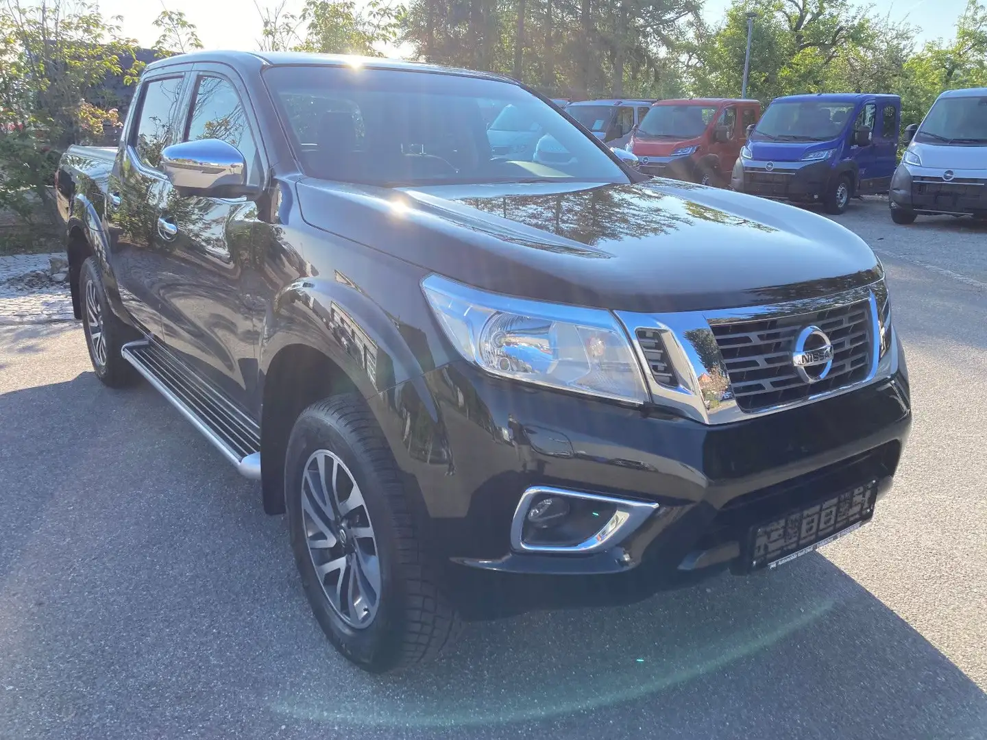 Nissan Navara NP300 N-Connecta Double Cab 4x4 *Navi*AHK Schwarz - 2