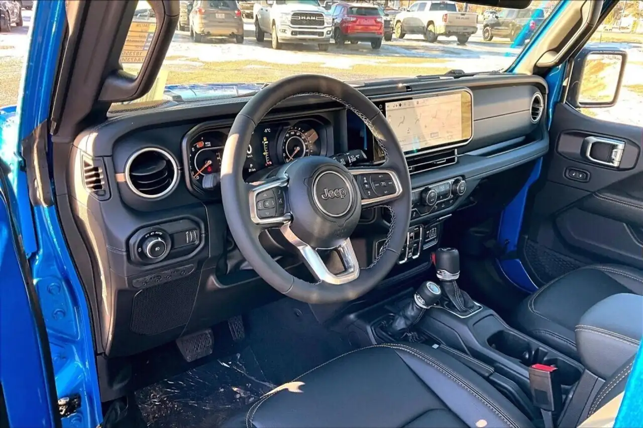 Jeep Wrangler снимка Jeep Wrangler