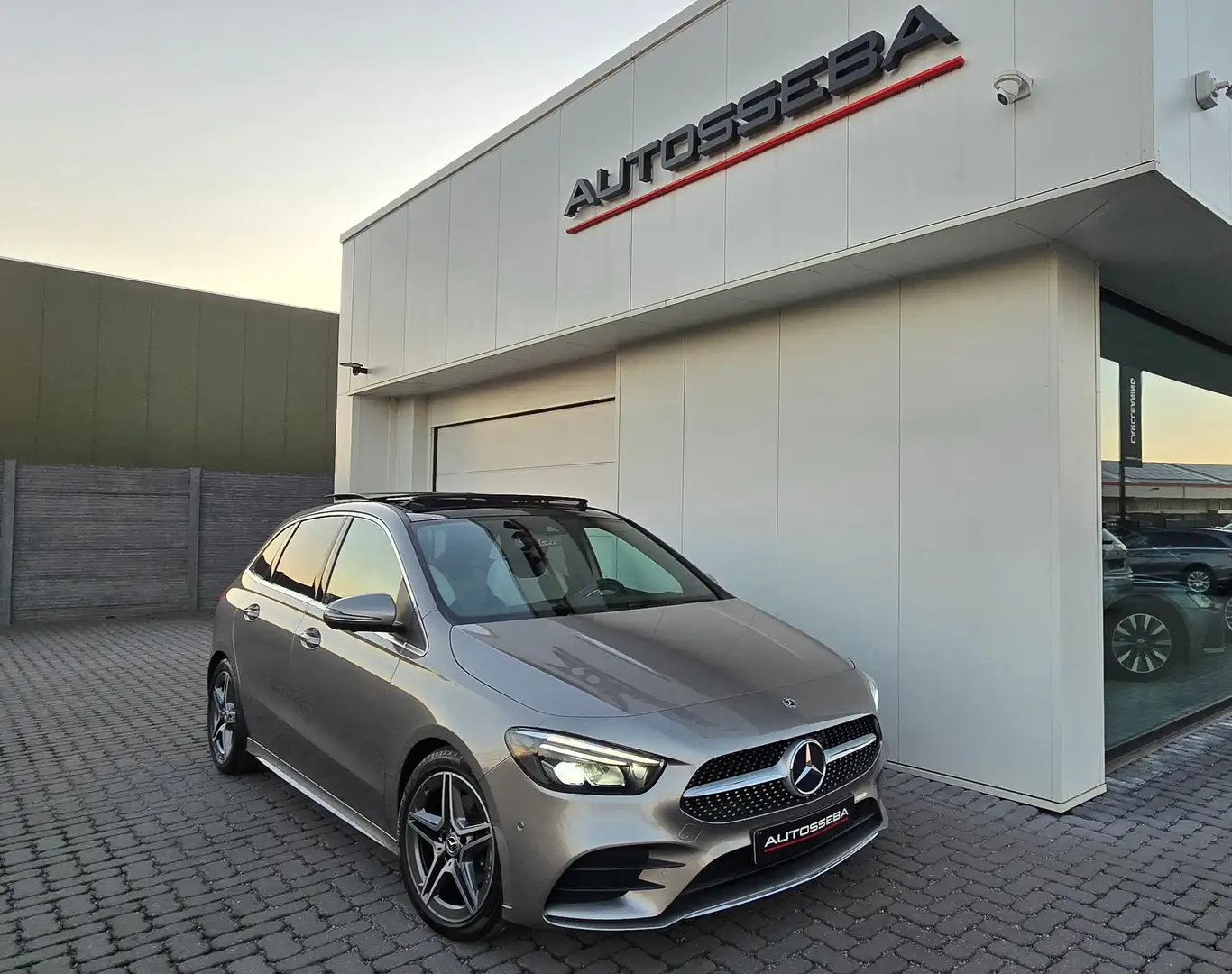 Mercedes-Benz B 180 Aut. AMG Launch Edition *PANODAK/CAMERA/GARANTIE* Gris - 1