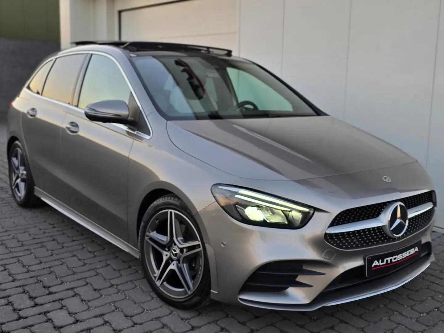Mercedes-Benz B 180 Aut. AMG Launch Edition *PANODAK/CAMERA/GARANTIE* Gris - 2
