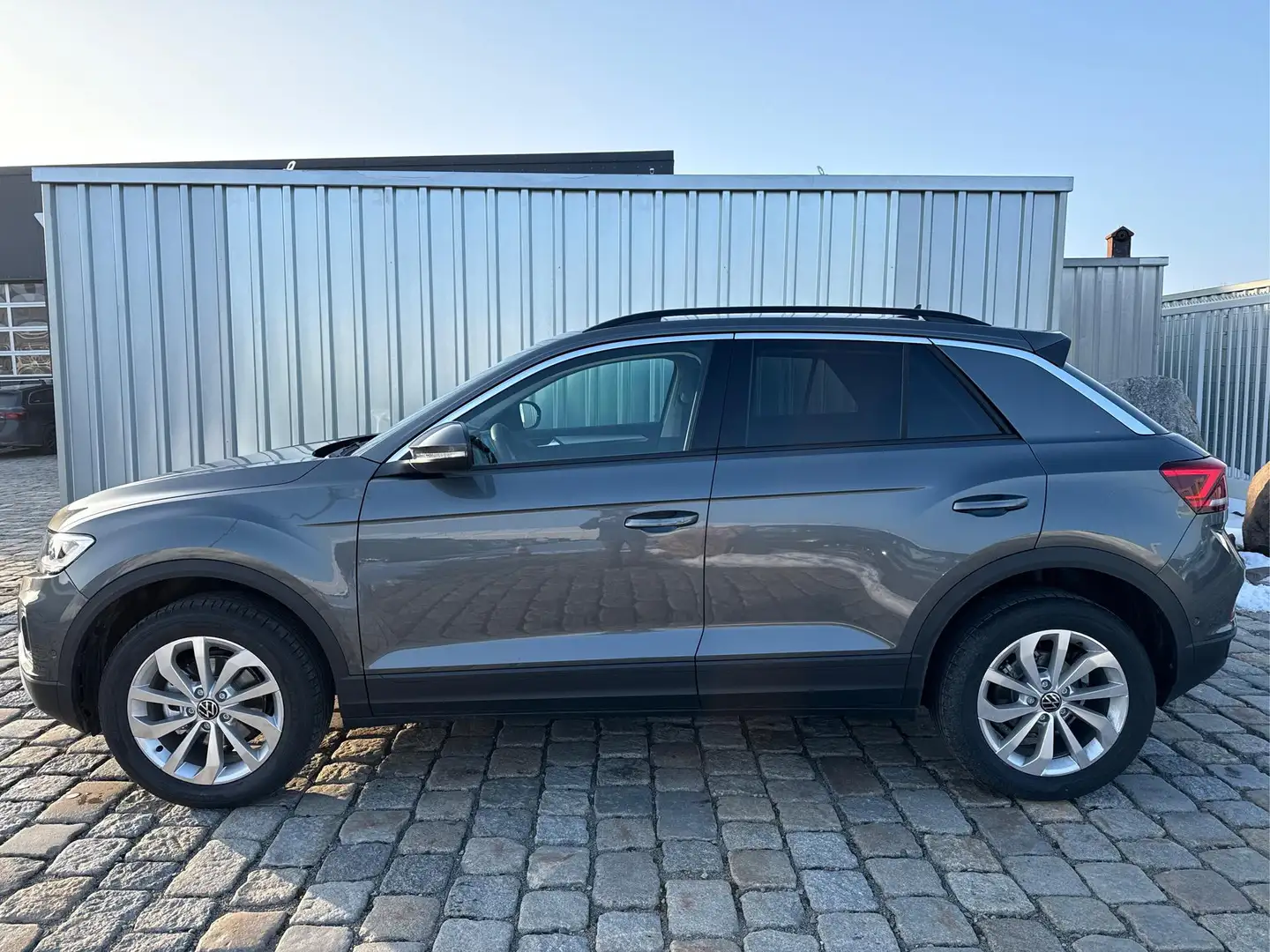 Volkswagen T-Roc Life-Style Paket Edition PLUS 1,5 TSI 150 PS DS... Silber - 2