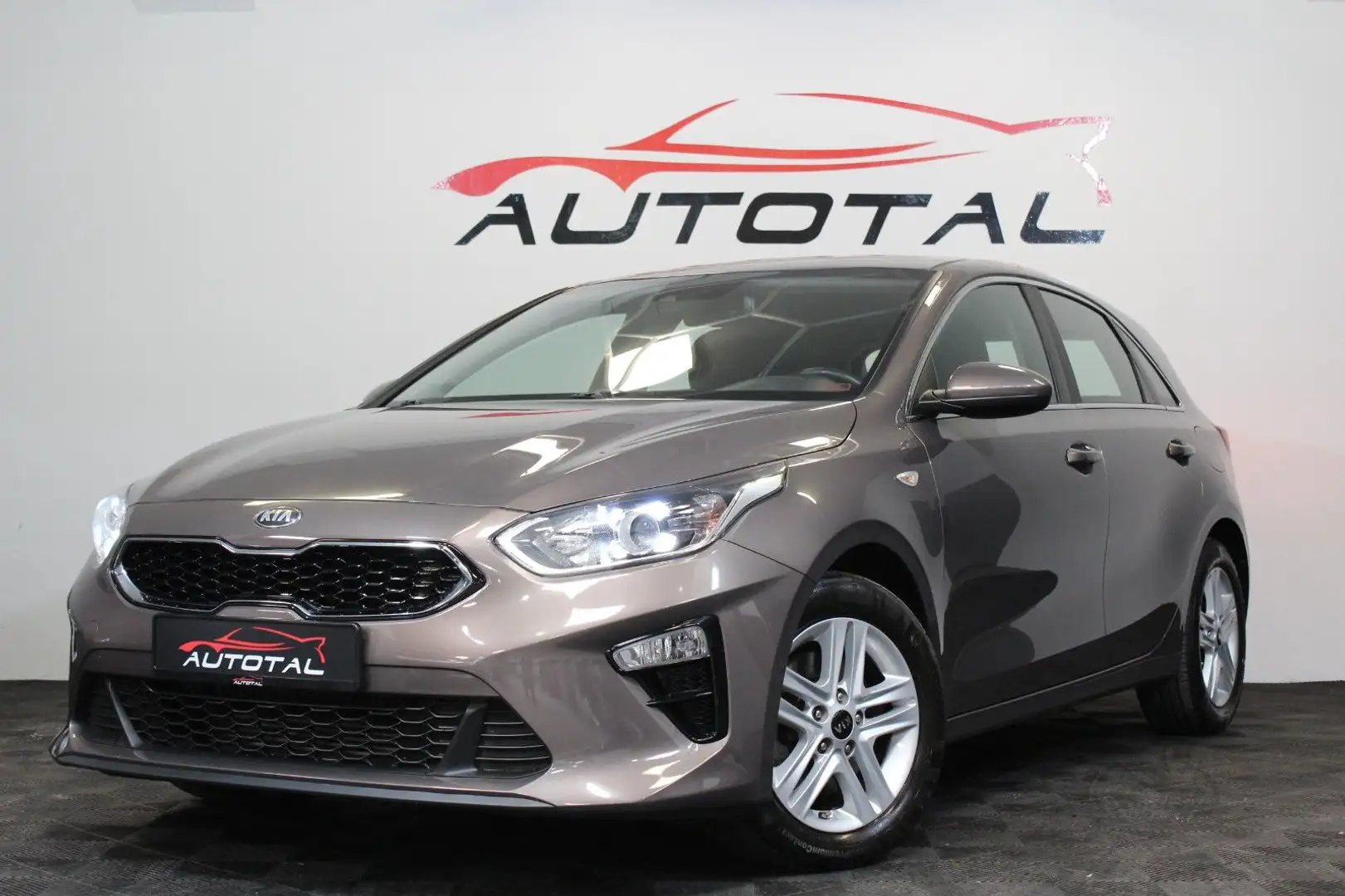 Kia Ceed / cee'd *Automatik*Kamera*Navi*Vision*Carply Braun - 1