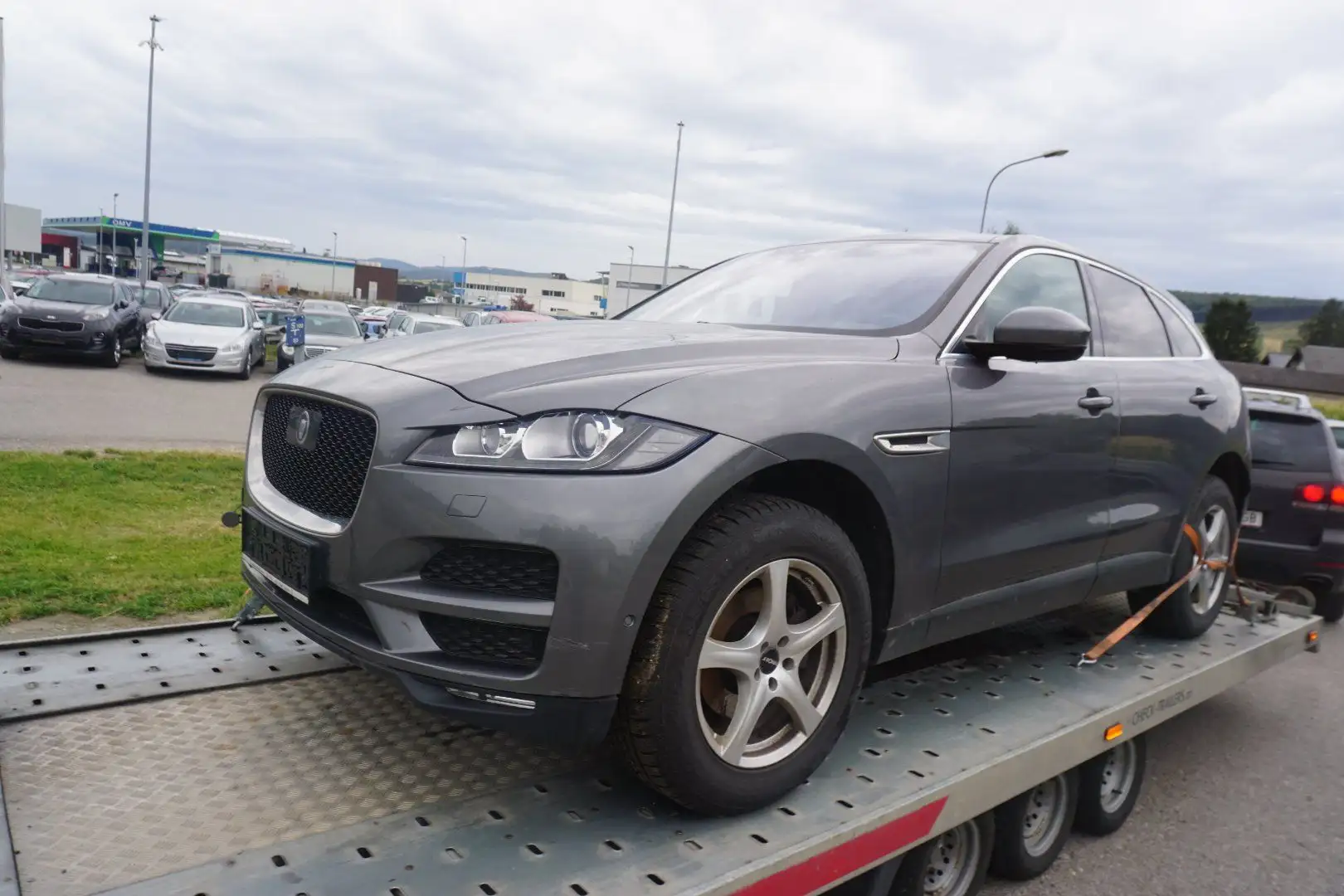 Jaguar F-Pace 20d Portfolio AWD Grau - 2