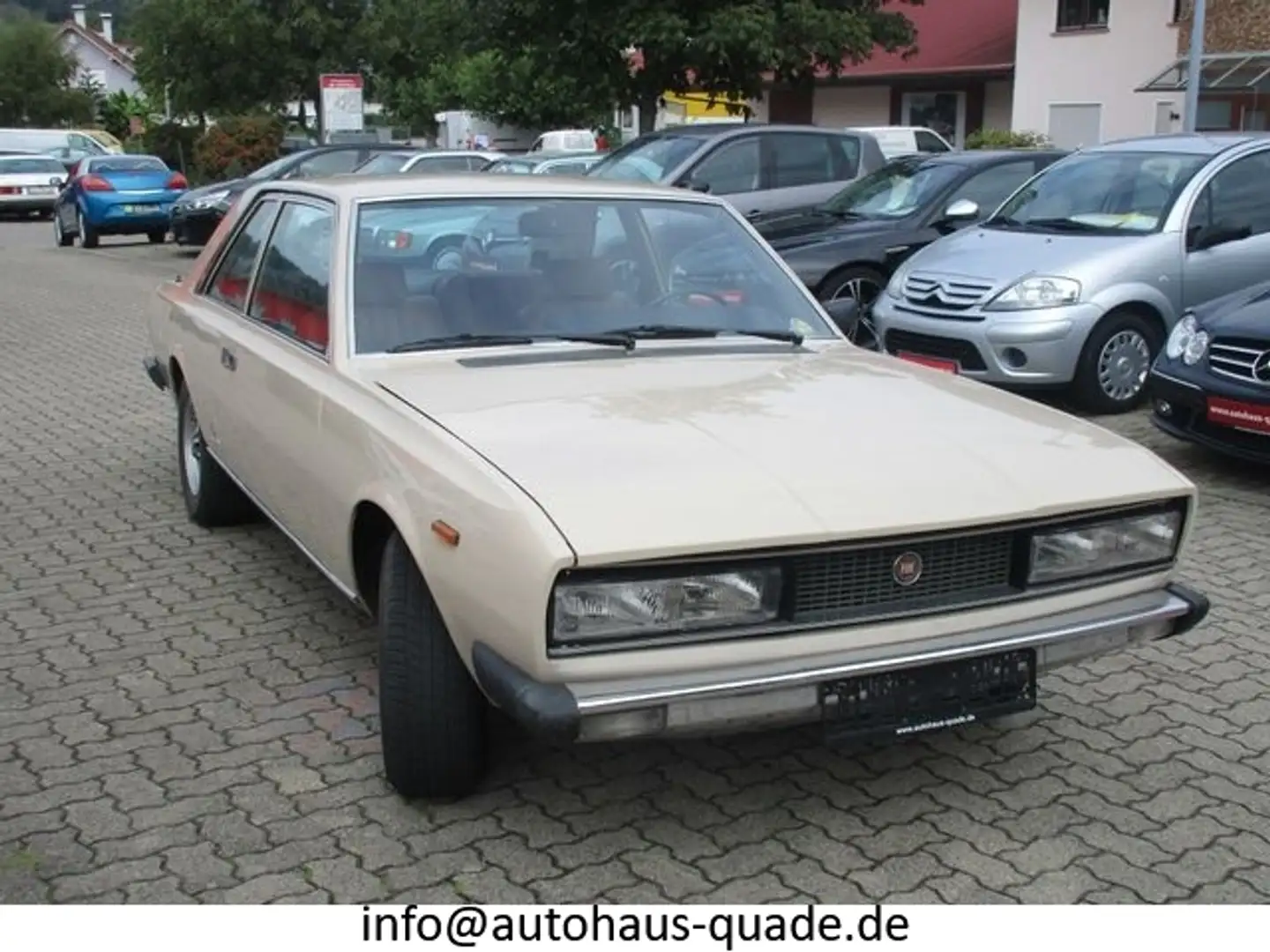 Fiat 130 Coupe Beige - 1