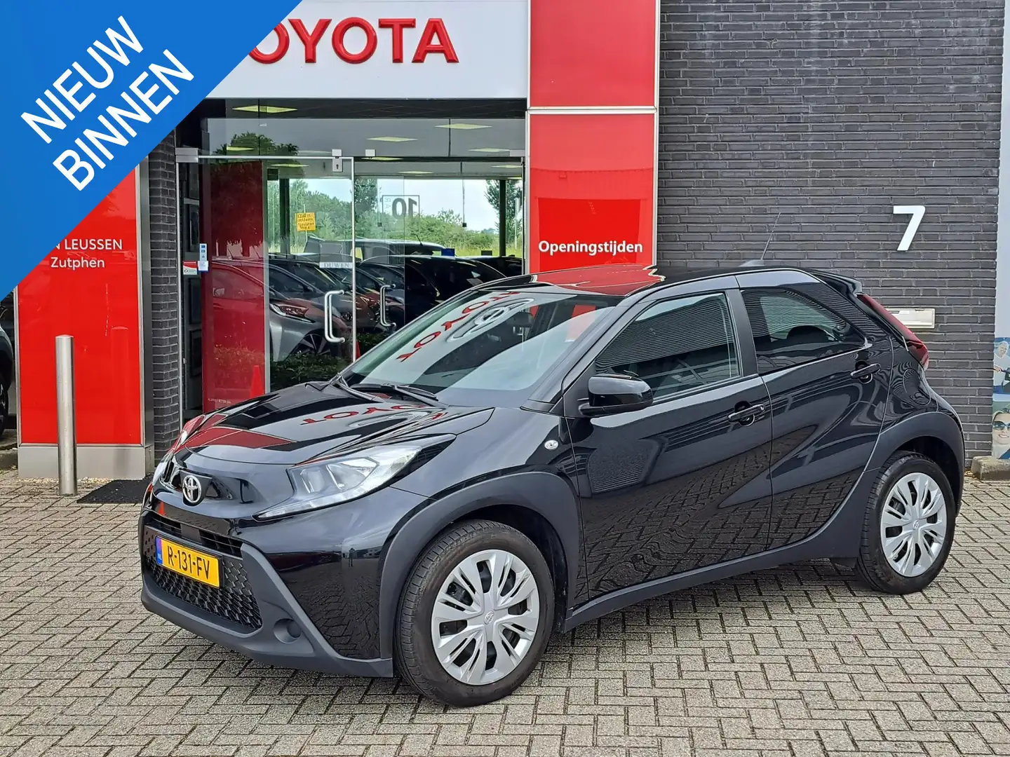 Toyota Aygo X 1.0 VVT-i MT Play ACHTERUITRIJCAMERA AIRCO CRUISE Zwart - 1