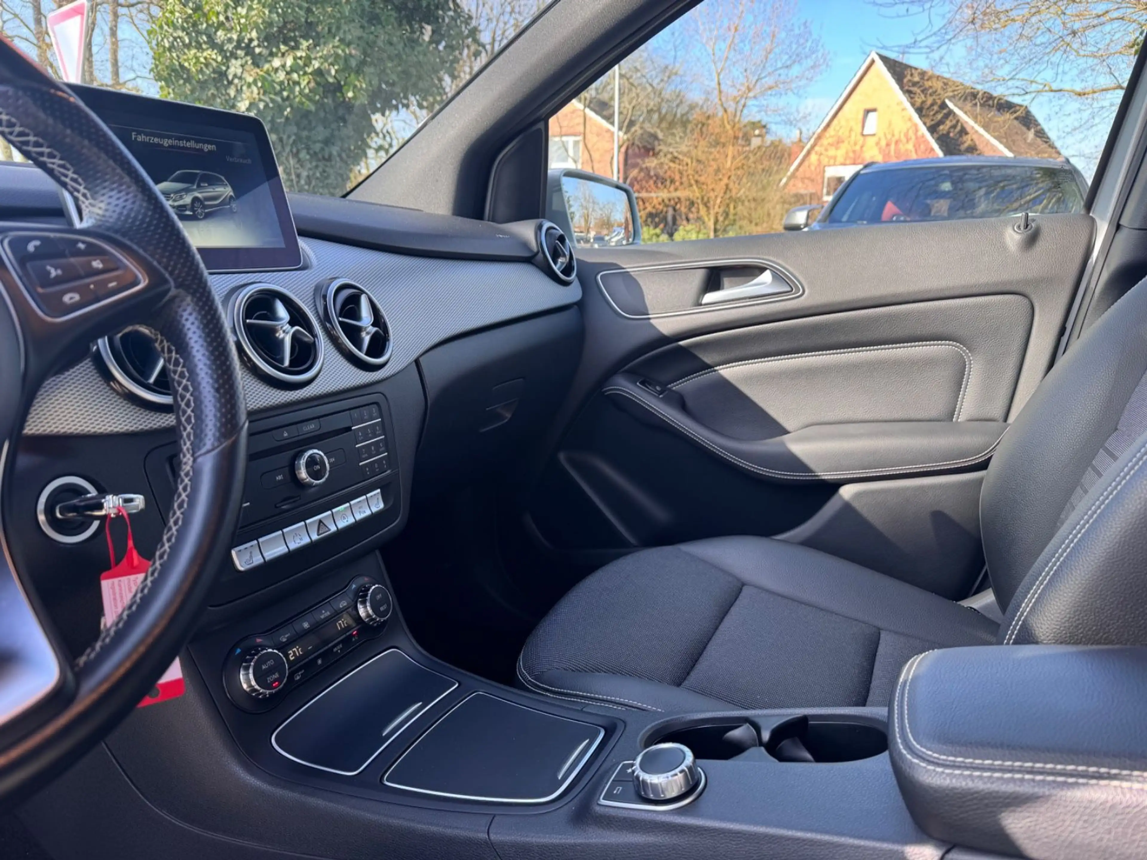 Mercedes-Benz B 220 4Matic*PDC*NAVI*SHZ*LED*1-HAND* — photo 13