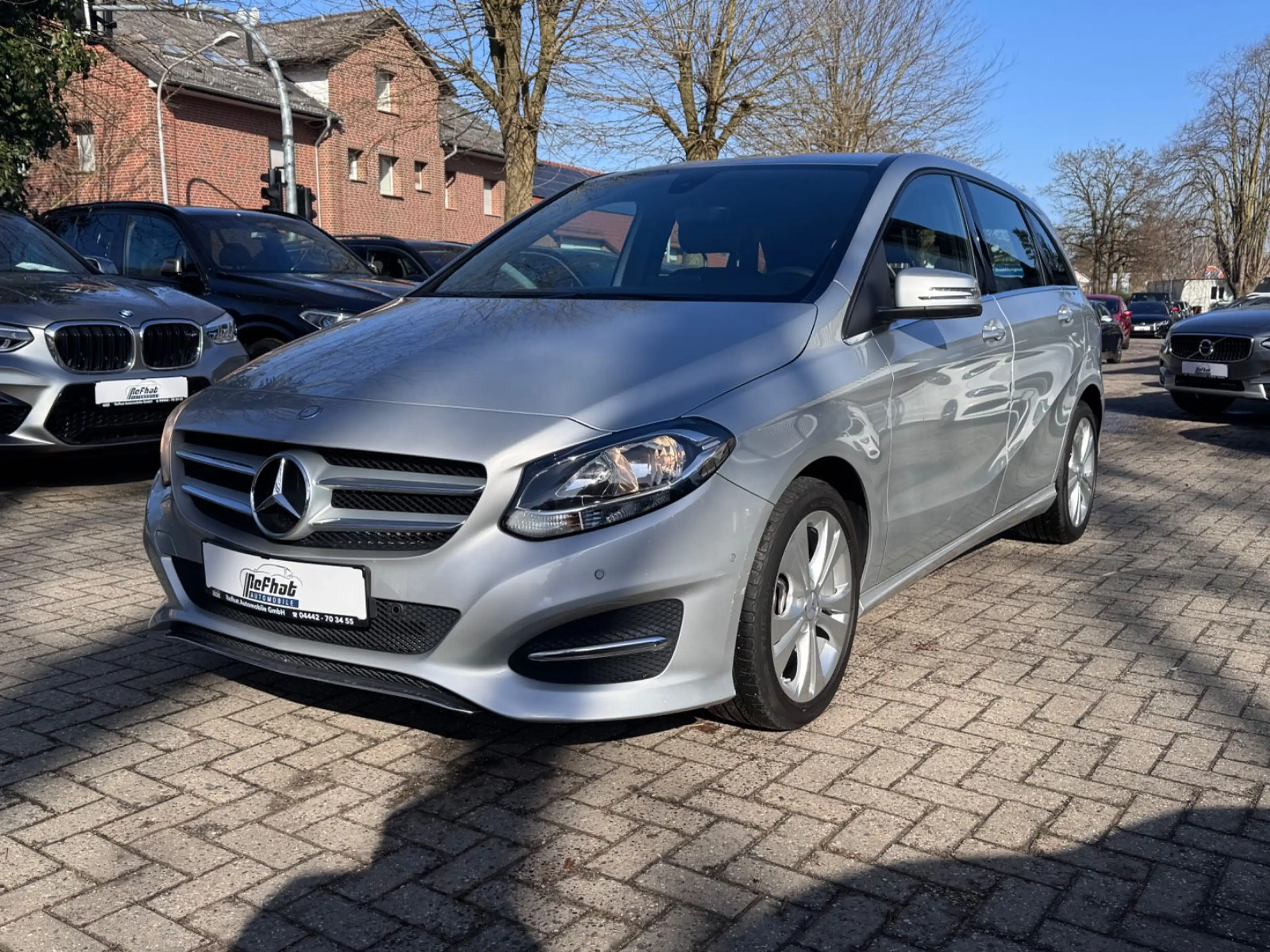 Mercedes-Benz B 220 4Matic*PDC*NAVI*SHZ*LED*1-HAND* — photo 2
