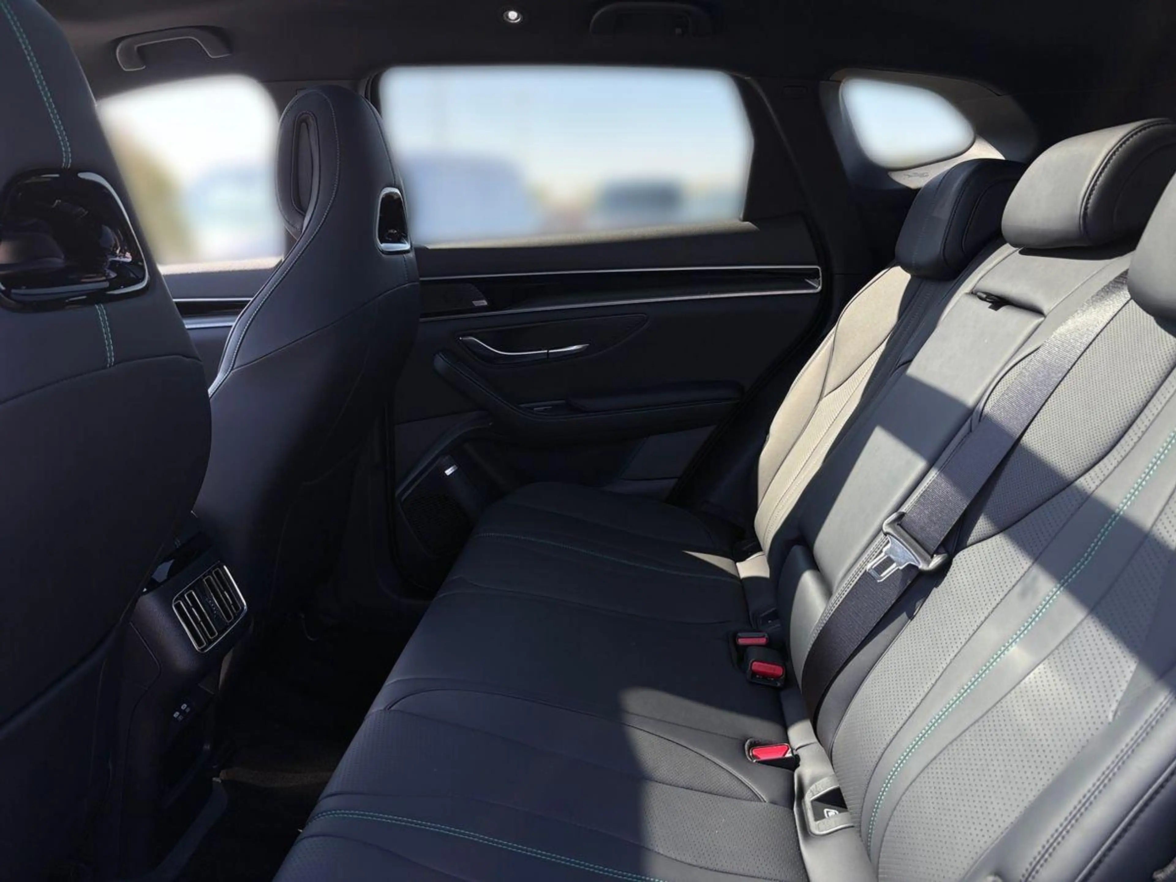 BYD Seal U DM-i 1.5 PHEV Design AWD Leder Pano 360 — photo 12