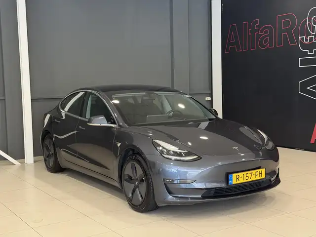 Tesla Model 3 view 12