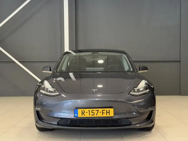 Tesla Model 3 view 10