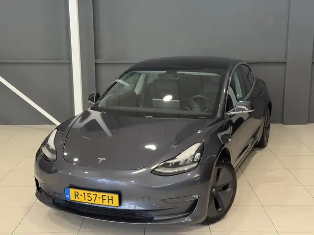 Tesla Model 3 view 4