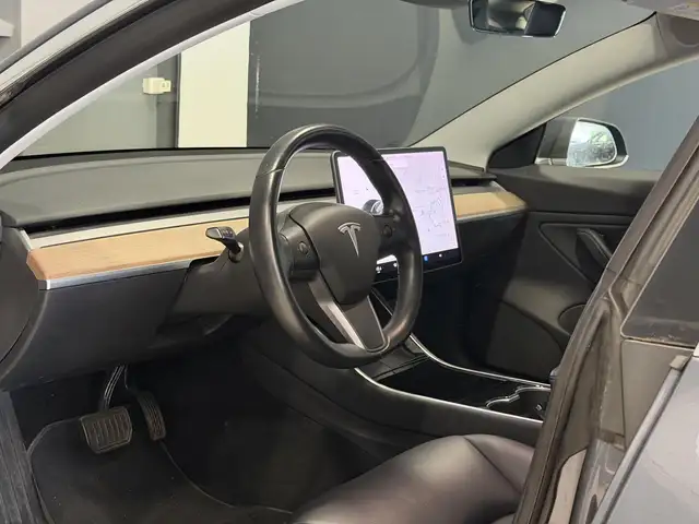 Tesla Model 3 view 7