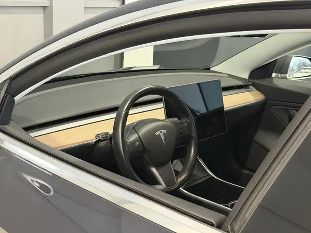 Tesla Model 3 view 3