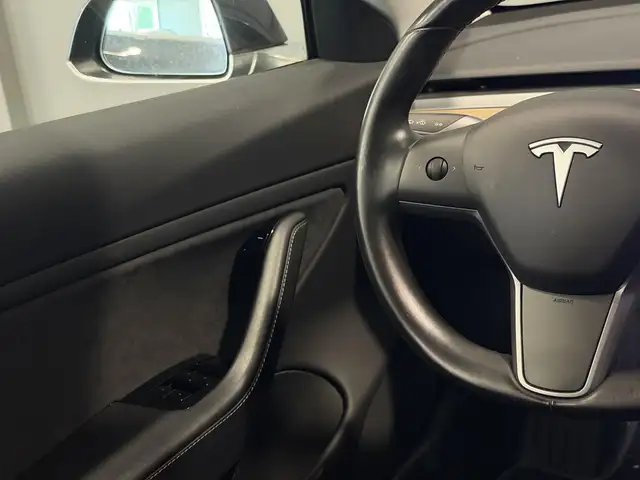 Tesla Model 3 view 13