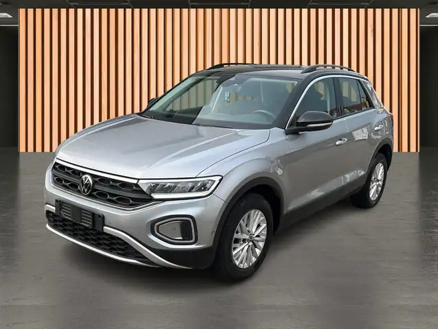 Volkswagen T-Roc view 2
