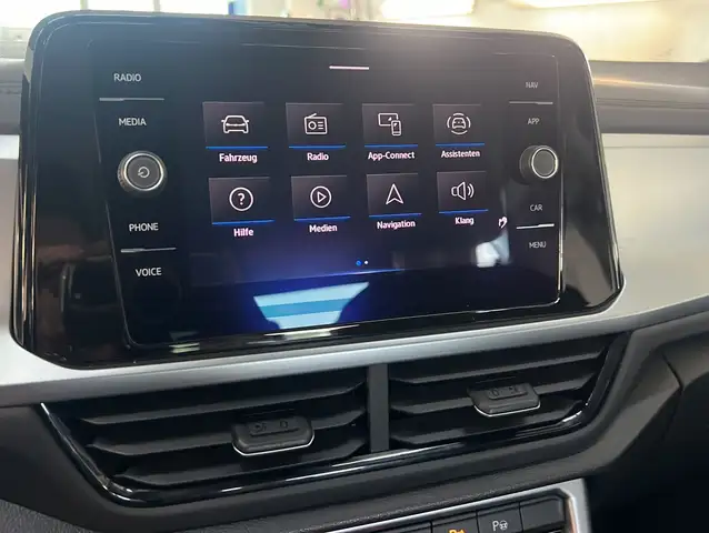 Volkswagen T-Roc view 11