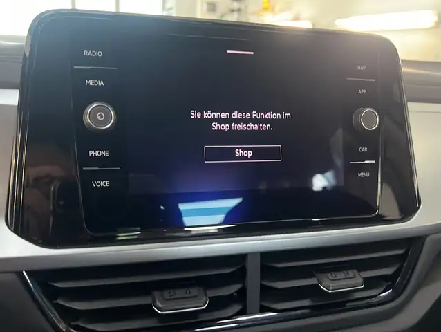 Volkswagen T-Roc view 9