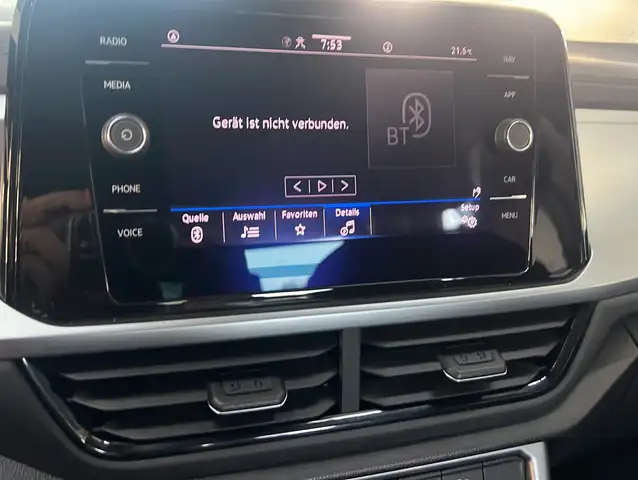 Volkswagen T-Roc view 10