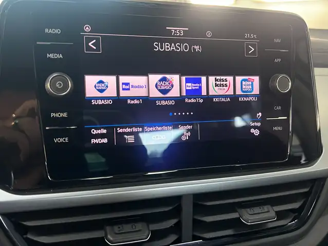 Volkswagen T-Roc view 8