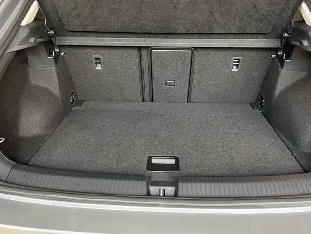 Volkswagen T-Roc view 16
