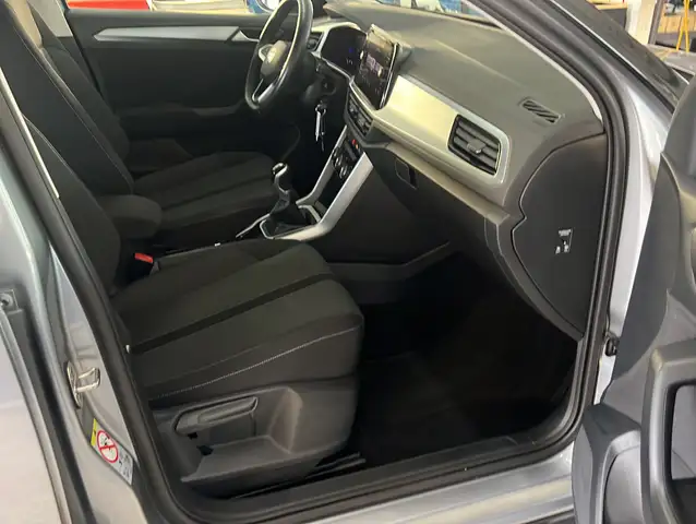 Volkswagen T-Roc view 18