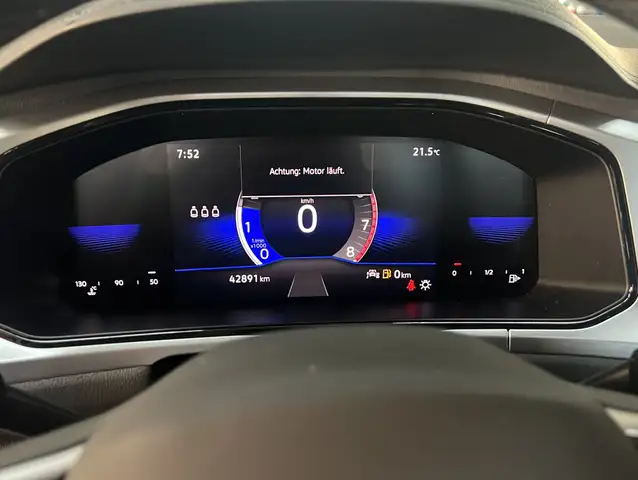 Volkswagen T-Roc view 6