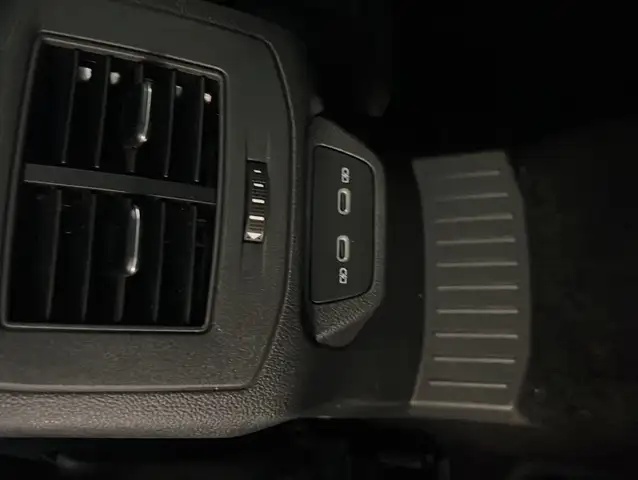 Volkswagen T-Roc view 15