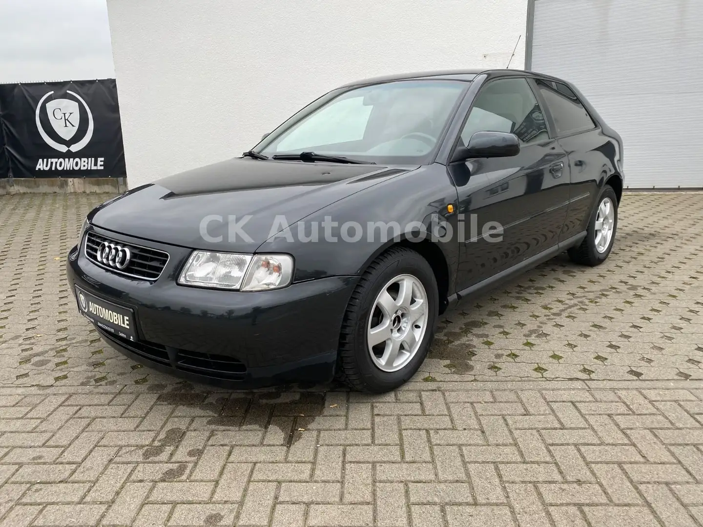 Audi A3 1.6 3-trg. Klimaautomatik Schwarz - 1