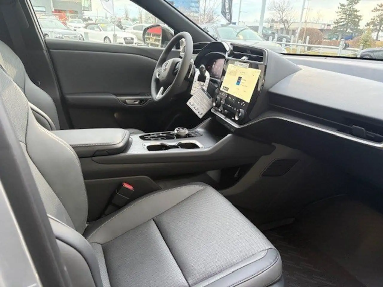 Lexus RZ снимка Lexus RZ