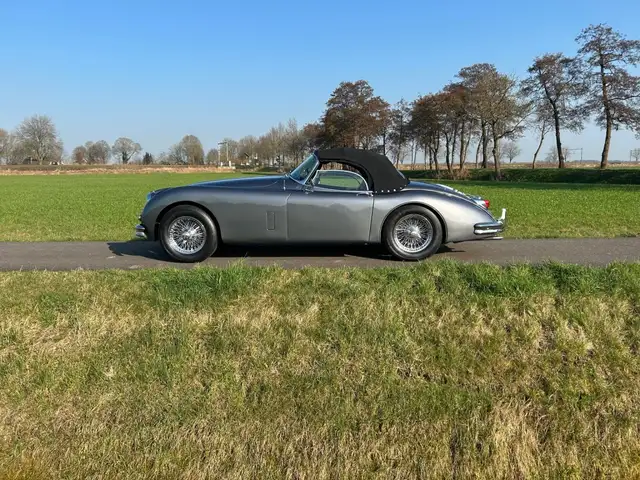 Jaguar XK Drophead coupe 'S' Specs