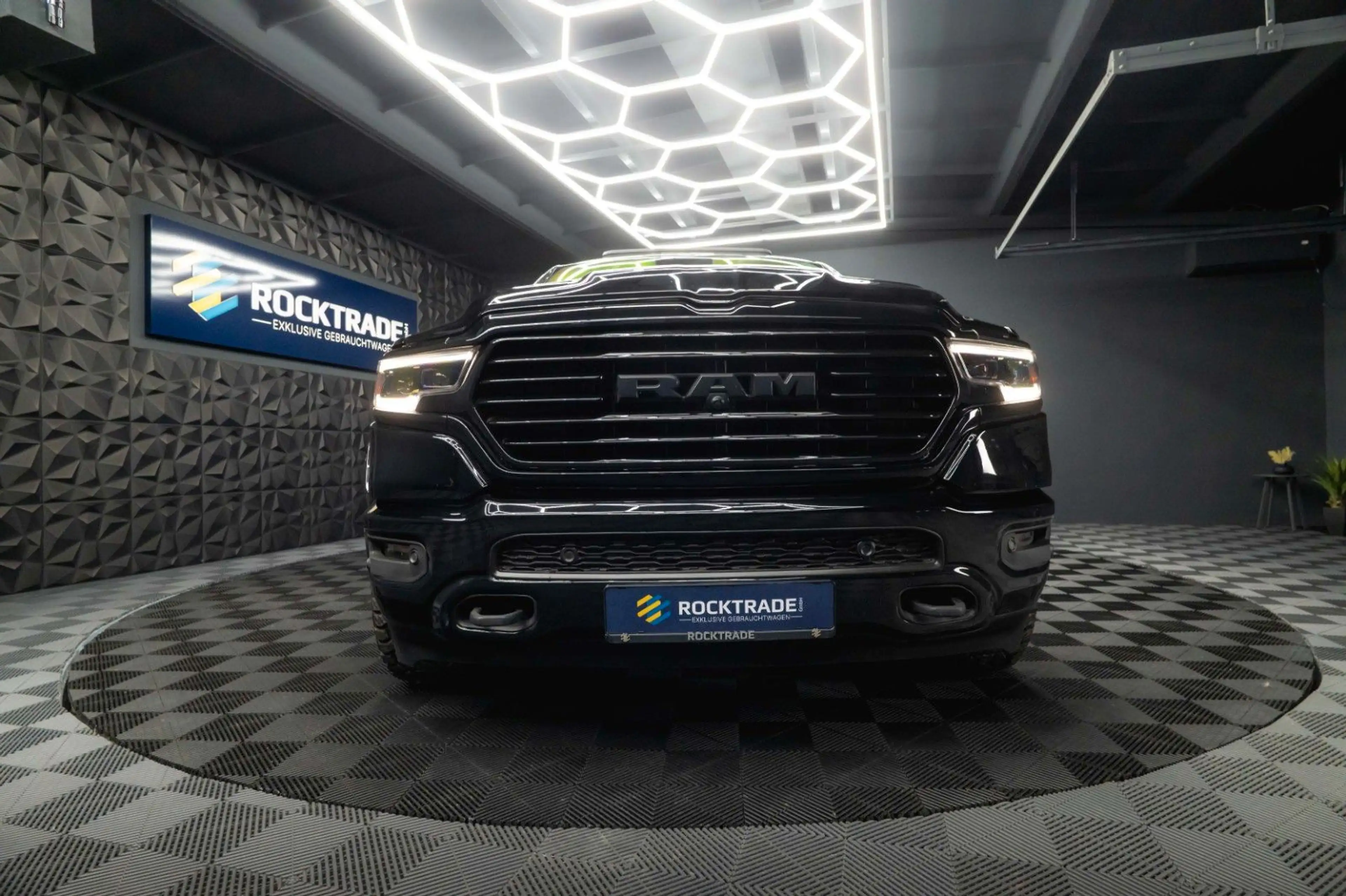 Dodge RAM 5.7 V8 HEMI 4x4 LIMITED Offroad 100% Options — photo 13