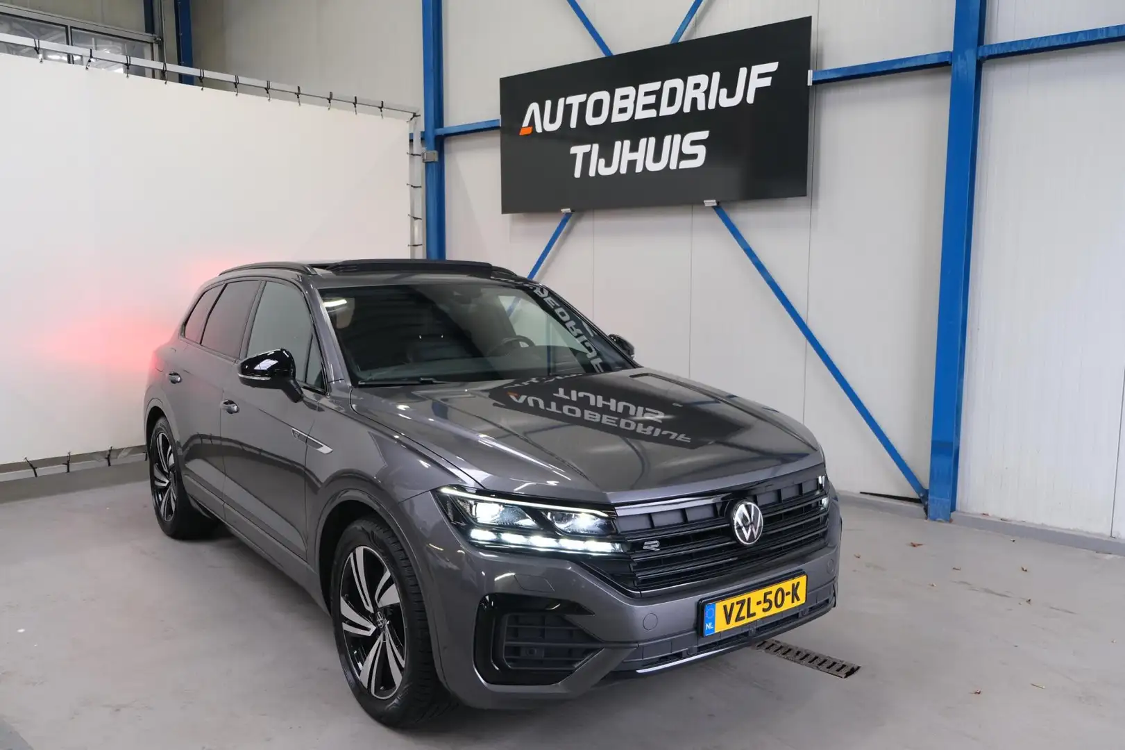 Volkswagen Touareg R-Line 3.0L V6 286pk  GRIJSKENTEKEN  Airco, Crui Grijs - 1