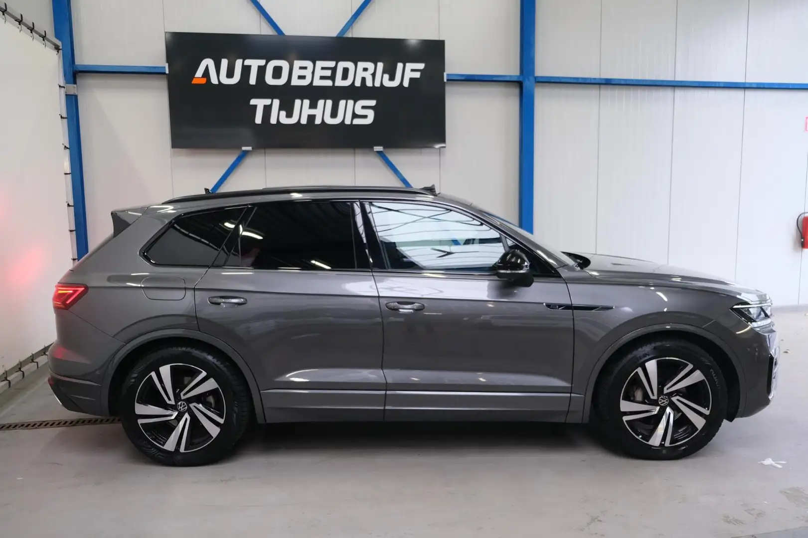 Volkswagen Touareg R-Line 3.0L V6 286pk  GRIJSKENTEKEN  Airco, Crui Grijs - 2