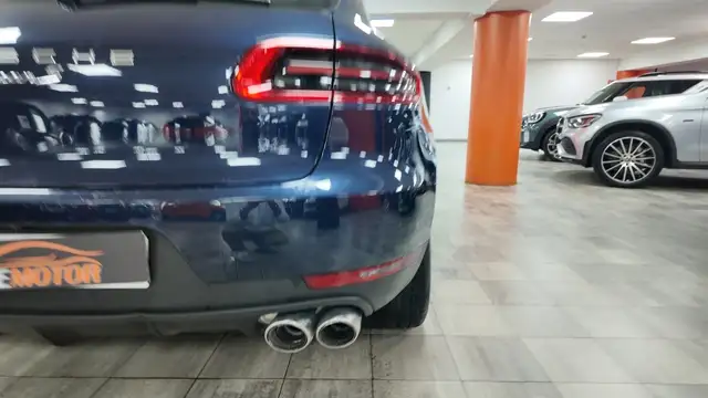 Porsche Macan view 14