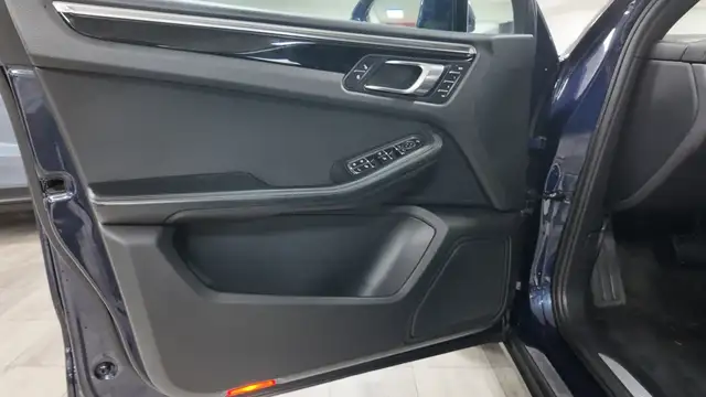 Porsche Macan view 15